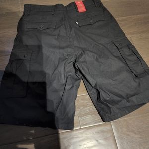 New Black Levi's Cargo shorts, Size 34